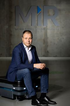 MiR, der er globalt førende inden for autonome robotter,  investerer i 24 nye medarbejdere, heraf 19 i hovedkvarteret i Odense for at imødekomme den globale efterspørgsel.