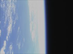 3. Atmosfæren og Jordens horisont. Foto: Delphini-1