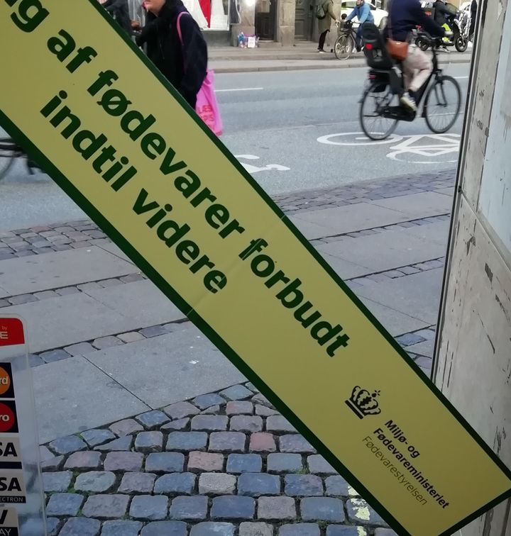 Politi, Skattestyrelsen og Fødevarestyrelsen på kontrol på Nørrebro i København. Én butik blev lukket, én butik fik forbud mod salg af fødevarer