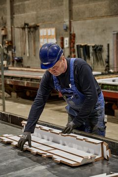 Cardcret papudsparingerne samles let og vejer væsentligt mindre end alternativet af træ. Foto: Fårup Betonindustri.