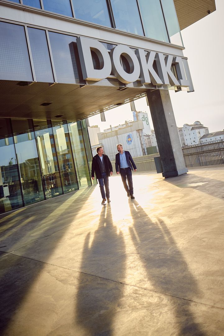 Adm. direktør Martin Baltser (tv) og afdelingsdirektør i Aarhus Lars Reimer ser frem til, at Middelfart Sparekassen kan flytte sin afdeling i Aarhus til Dokk1.