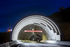 Når bilisterne kører ind i tunnelen, oplever de en stilren indgang med harmoniske buer. Foto: PR.