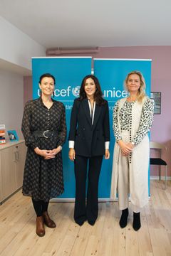 Programchef for UNICEF Danmarks kontor i Grønland, Maliina Abelsen, H.H.K. Kronprinsessen og generalsekretær for UNICEF Danmark, Susanne Dahl