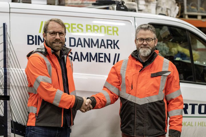 Selvom Kasper Find Rasmussen overtager rollen som chef i JORTON Bro, fortsætter Kurt Hansen i virksomheden.
