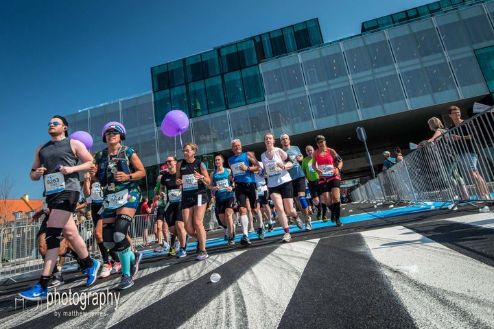 Der bliver rig mulighed for at se de mange løbere i Indre By. (Foto: Sparta)