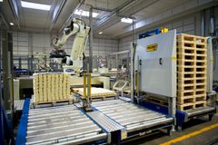 Den norske industrien velger i stor grad robot- og automatiseringsløsninger fra Danmark når produksjon og logistikk skal optimaliseres.