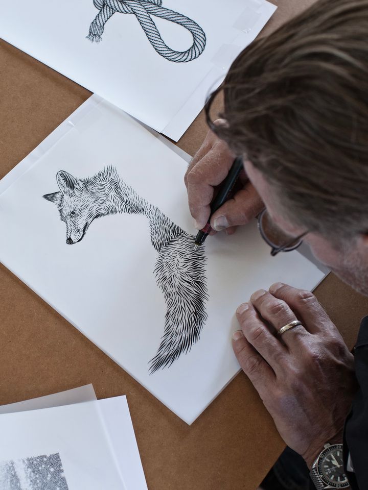 I HÅNDVÆRKET VÆKKES HISTORIER TIL LIVE. Foto: Jon Nordstrøm