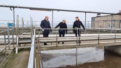 Intelligent brug af realtidsdata reducerede driftsudgifterne betydeligt for renseanlægget i Litauen. På billedet: Benitas Jonikas, CEO - Kristina Bereišienė, Head of Wastewater Treatment Service - Algirdas Špučys, Director of Production