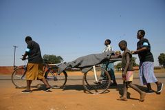 Der er steder i verden, hvor cyklen er det hurtigste og mest farbare udrykningskøretøj. I Malawis landdistrikter, hvor mange veje ikke er asfalterede har cykelambulancer været med til at nedbringe antallet af akutte kejsersnit.