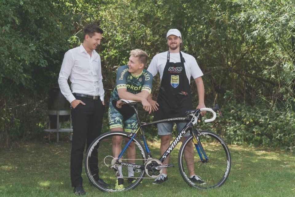 Uventet Sociale Studier pulver Cykelentusiaster fra hele verden i kø for at købe Sagan og Chris Ankers  brugte tøj | ProOwnedCycling.dk ApS