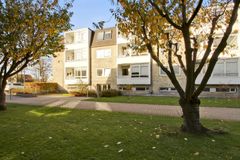 Pensionskassens ejendomskompleks på Jægersborg Allé 48A-54 er tegnet af Arne Jacobsen og opført i 1939.