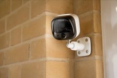 Videoovervågning samt intelligent styring af lys er blot to af de nye tiltag, der er kommet til privatmarkedet for sikringssystemer. Foto: PR.
