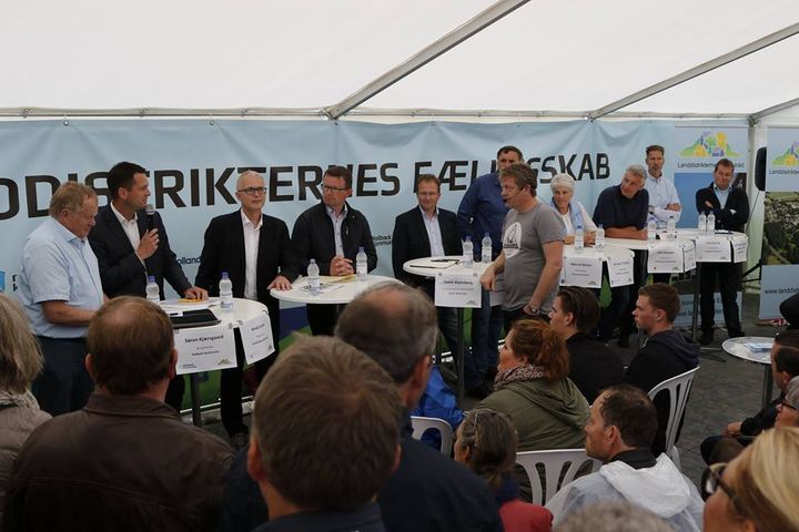 Sådan så det ud sidste år, da Landdistrikterne gik sammen i et telt på Folkemødet. I år er endnu flere kommuner med i teltet.