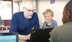 Et forskerteam ved Aarhus Universitet har sammen med WriteReader-direktør Janus Madsen fået et hidtil ukendt indblik i børns skriftsprog. Nu er det blevet til banebrydende teknologi. Foto: Writereader/PR
