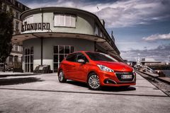 PEUGEOT L500R HYbrid er skræddersyet til performance: den accelererer 0 til 100 km/t på 2,5 sek.