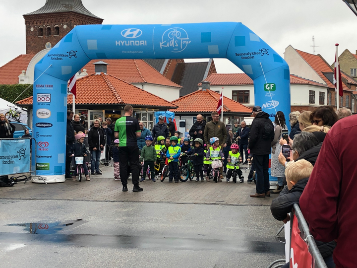 Cykelrytterne er klar til at suse gennem byen til Kids Tour i Sakskøbing 2021