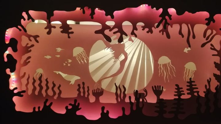 Et stemningsfuldt lys/skygge-univers, skabt af Roskilde Lilleskole, er noget af det første, der møder de besøgende på Roskilde Museum under Lysfesten. Foto: Roskilde Lilleskole