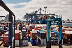 Aarhus Havn har i 2022 sat ny danmarksrekord med den største containeromsætning i dansk historie.