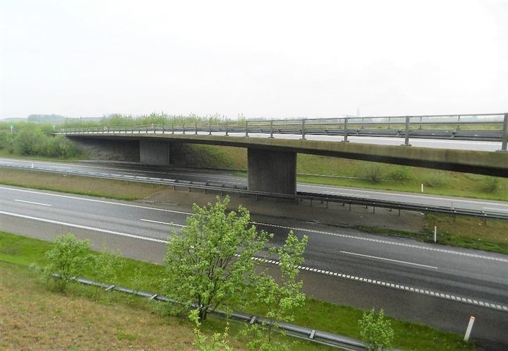 Broen, der fører rampen fra Søftenvej til Djurslandsmotorvejen, skal have fikset sin fugekonstruktion. Foto: Vejdirektoratet.
