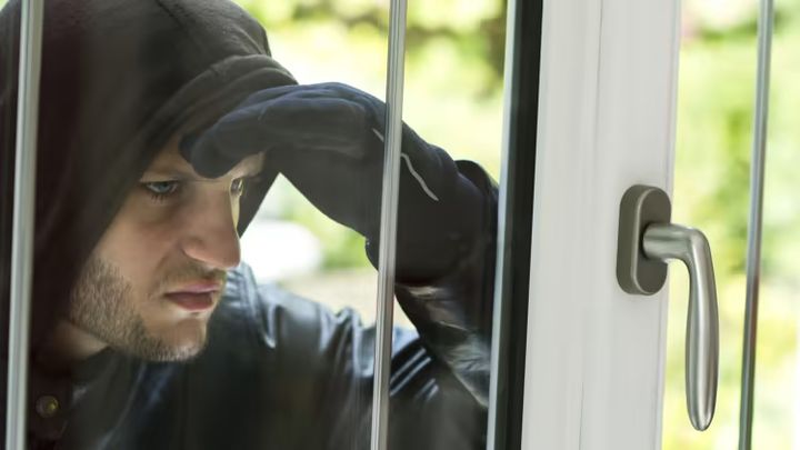 Med 14.854 anmeldte indbrud i beboelser står 2021 tilbage som et år med rekordfå indbrud i private hjem. Foto: Shutterstock. Må ikke videredistribueres.