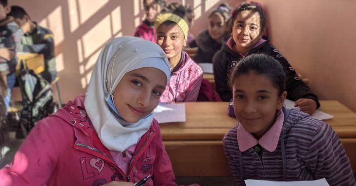 Skolepiger fra en af de skoler, ADRA har istandsat (Foto: ADRA Syrien)
