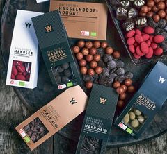 Det er den danske, økologiske chokoladefabrik Økoladen i Ørslev på Sydsjælland, der producerer de 13 nye gourmetchokolader for Lidl. Foto: Lene Samsø – Lorang&Co.