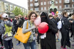 Sofia Rais og Jalila Sadik fra den marokkanske organisation Droit et Justice var blandt deltagerne i løbet. Foto: Sisse Stroyer