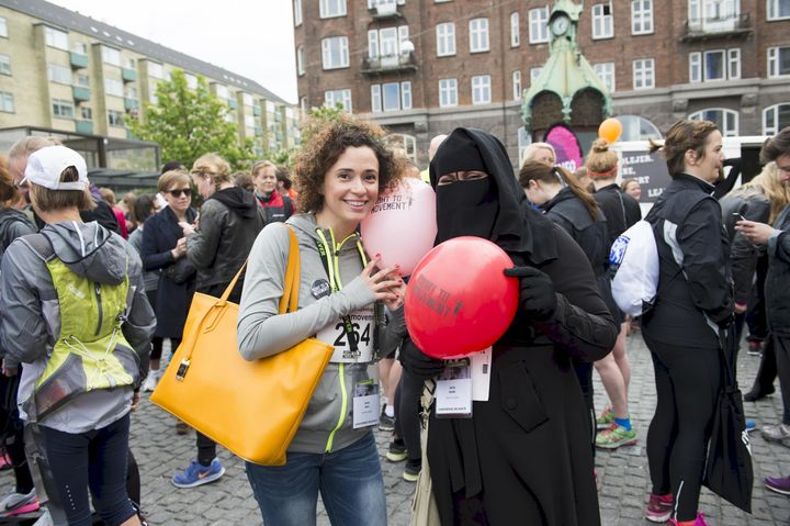 Sofia Rais og Jalila Sadik fra den marokkanske organisation Droit et Justice var blandt deltagerne i løbet. Foto: Sisse Stroyer