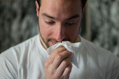 Pollenallergikere risikerer at snorke mere i pollensæsonen på grund af  tilstoppede næser. Foto: PR.