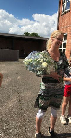 Diane Siig, lærer på Skals skole, har modtaget en særlig tak for sin indsats som lærer for 6. x