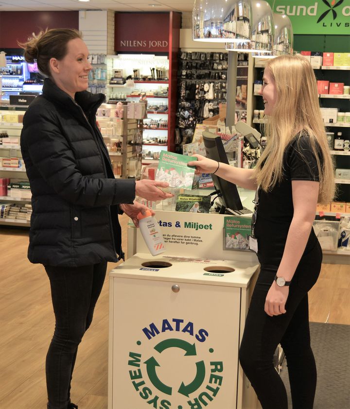 Som eneste danske detailkæde indsamler Matas plasticemballage fra varer købt i butikken. Foto: PR.
