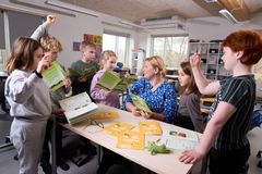 Nu genoptrykkes frøposerne derfor i 300 nye klassesæt, som fra d. 22. marts kan bestilles gratis af skoler på lidl.dk/lidlsbidrag.