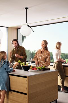 Køkkenet tager naturen med ind i hjemmet, og gør det eksklusive nordiske design tilgængeligt for flere. Foto: PR.