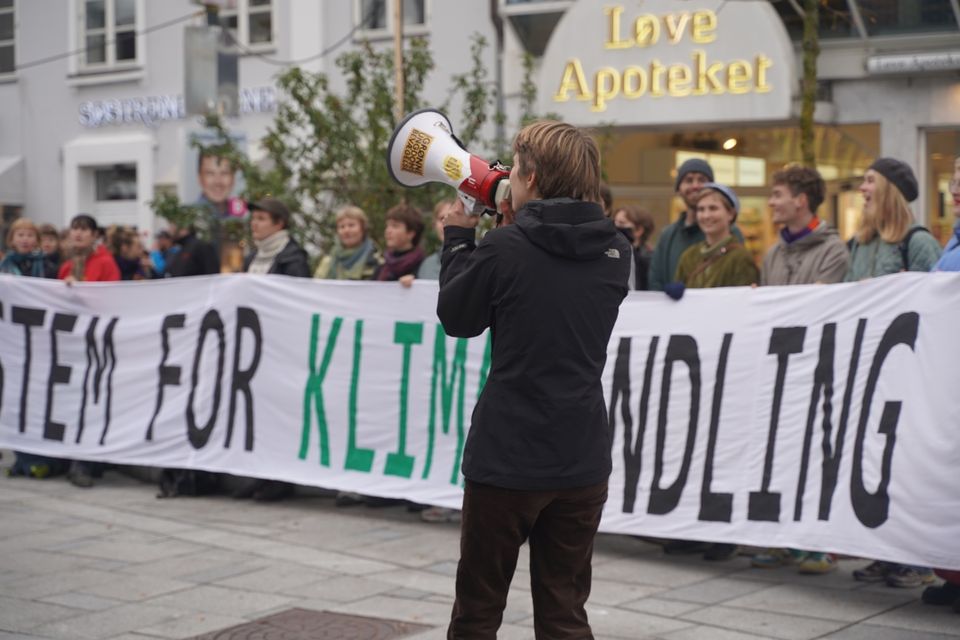 Unge Klimaaktivister Demonstrerede I Aalborg For Et Klimavalg | Den ...