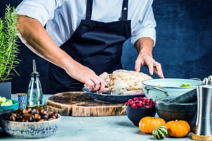 Michelinkok, Robert ”Fabio” Petersen, har sammen med cateringfirmaet Gaudium sammensat en liste med fem gode tips, der bringer juleanden til næste niveau. Foto: PR.
