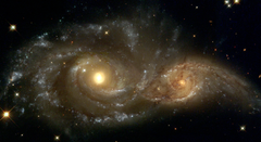 De kolliderende spiralgalakser NGC 2207 og IC 2163. Billede: NASA and The Hubble Heritage Team