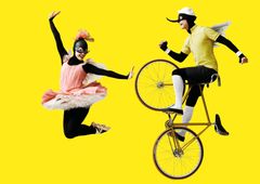 Cykelmyggen Egon og Dansemyggen Dagmar. Foto: Bellevue Teatret