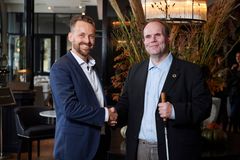 Foto: Privatdirektør fra Codan Mads Foged (tv) og Landsformand fra Dansk Blindesamfund Thorkild Olesen
