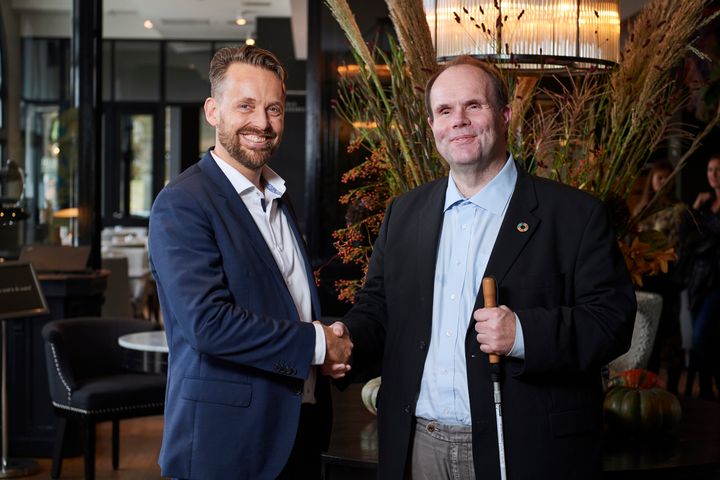 Foto: Privatdirektør fra Codan Mads Foged (tv) og Landsformand fra Dansk Blindesamfund Thorkild Olesen