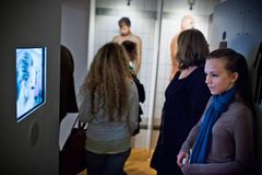 I udstillingen "Kære krop, svære krop" på Steno Museet kan man reflektere over kropsidealer. Foto: Jesper Rais, AU Foto, Aarhus Universitet