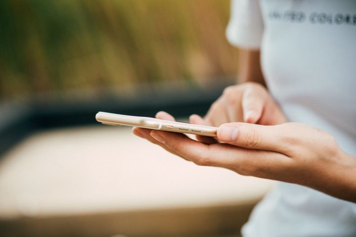 Sammenlagt 55 pct. af danskerne er tilgængelige og tjekker arbejdsrelaterede mail, sms’er og telefonopkald i løbet af deres sommerferie.