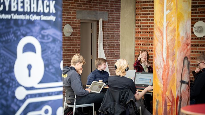 Cybermesterskaberne er åbne for alle mellem 15 og 25 år. Her kan de unge dyste sig til en plads på det danske cyberlandshold, som repræsenterer Danmark ved EM i Prag til september. Foto: AAU