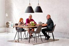 Lyskilder har en afgørende indvirkning på vores humør, stemning og produktivitet. Dette gælder både på jobbet, i hjemmet og andre steder vi opholder os. Foto: Nordlux Group A/S.
