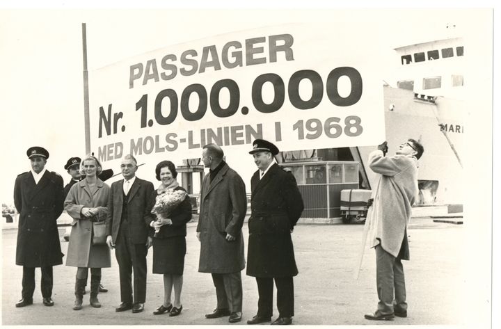 Sådan så det ud, da den første million passagerer i 1968 blev fejret. Det blev kromand Emil Laursen og hans hustru fra Løgstør, der fik æren.