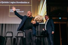 Vinder af Årets Ejerleder 2022 i Hovedstaden, Layland Barker, modtager prisen