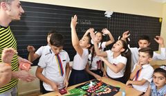 Gennem spil og leg får armenske børn et nyt perspektiv på kønsroller og klima. Foto: Mission Øst.