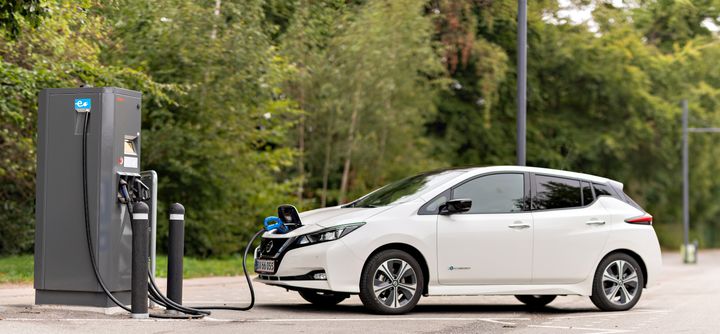 E.ON PR: I 2017 overhalede antallet af lademuligheder til elbiler antallet af tankstationer