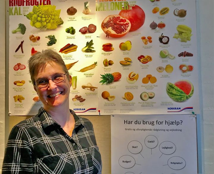 Efter treethalvt år på skolebænken og med praktiktid i EUC Nords kantine er 52-årige Lea Poulsen klar til et nyt kapitel på arbejdsmarkedet som ernæringsassistent. Foto: varigejob.nu