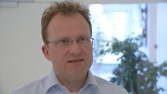 Formand for Landdistrikternes Fællesråd Steffen Damsgaard er bekymret over lange responstider i yderområderne. Han kræver handling fra regionerne.