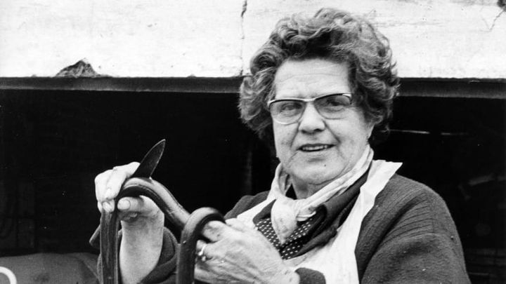 Ålekonen Veronika var en institution i Jyllinge og en del af fjordens kulturhistorie. Fra 1934 solgte hun ål og fisk, først fra trillebør siden fra eget udsalg.